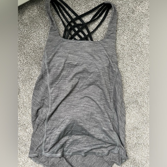 GRAY LULULEMON WORKOUT TOP WITH BUILT IN BRA AND SWOOP BACK - Picture 1 of 3